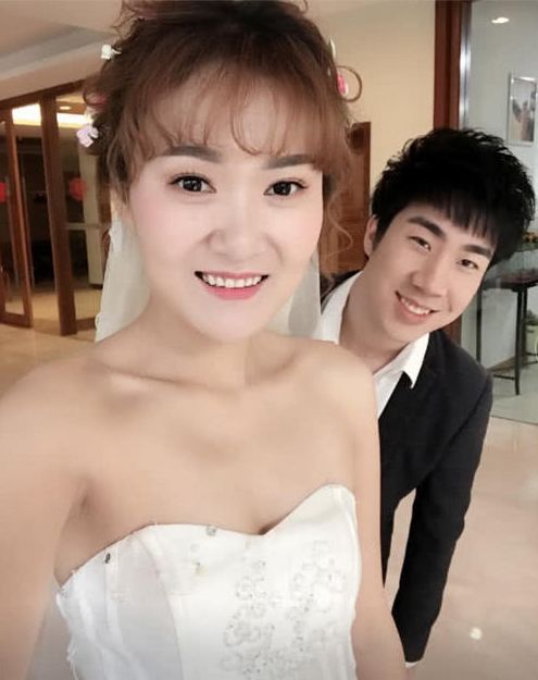 离婚的那对电竞夫妻怎么样了？ 骚男继续专注直播 无事业的七七呢(图2)