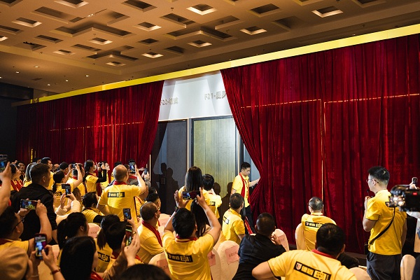 创新引领 拥抱变革 德盾装甲门2024新品发布会掀起新一轮门业革命(图3)