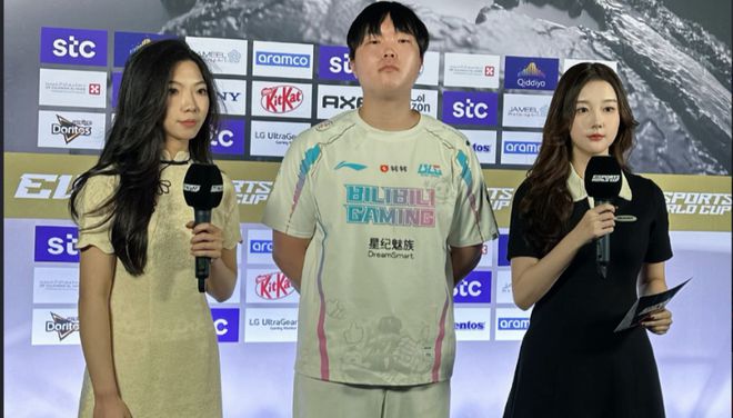 雷竞技资讯：LPL知名女解说开启1V1付费！照片花钱专属VIP太离谱(图4)