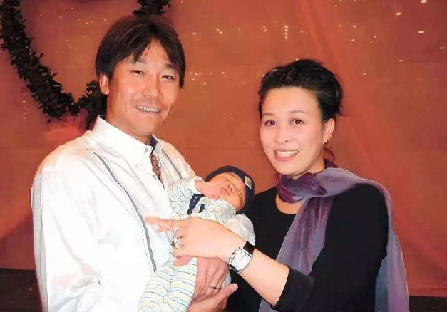 高峰：抛弃那英和刚出生的儿子19年过去了他如今过得怎样了？(图2)