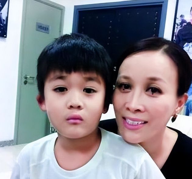 高峰：抛弃那英和刚出生的儿子19年过去了他如今过得怎样了？(图8)