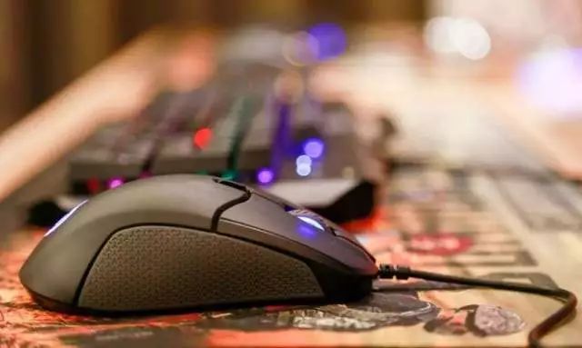 电竞酒店崛起！PUBG调试现场：两位老板如何装机确保最佳战斗体验？