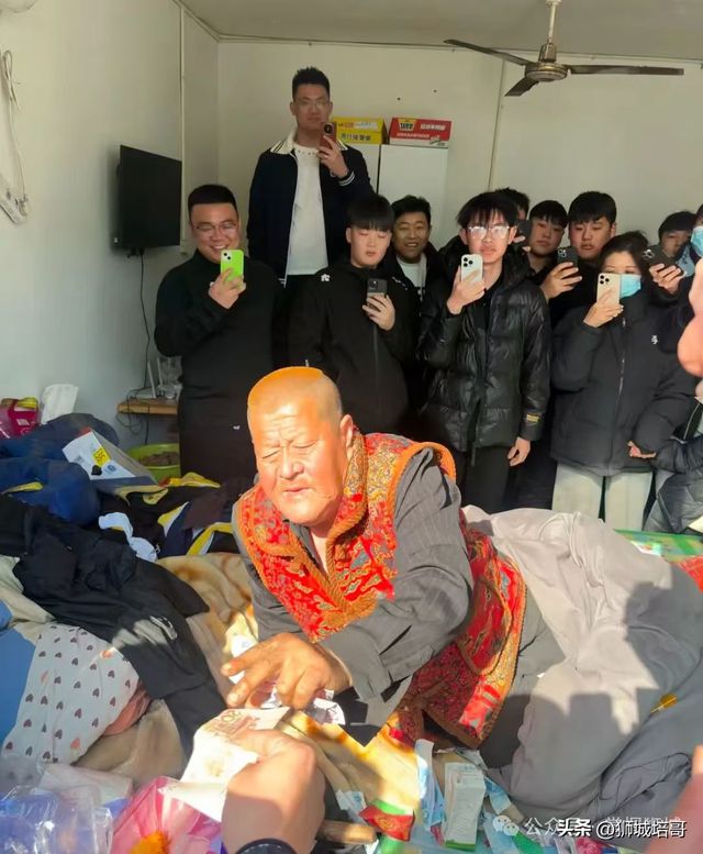 当“守村人”沦为流量玩物：我们与恶的距离有多远？(图3)