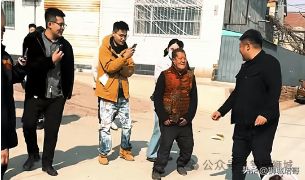 当“守村人”沦为流量玩物：我们与恶的距离有多远？(图2)