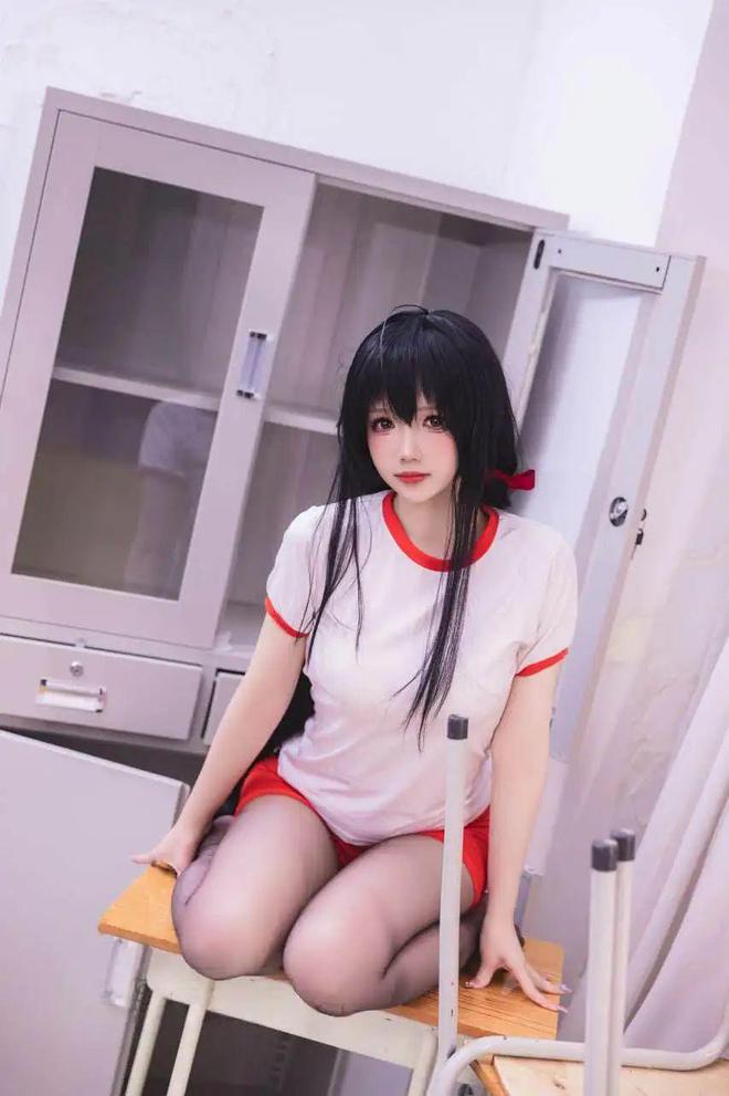 性感COS：碧蓝航线大凤体操服；似乎没有人可以拒绝得调破丝袜