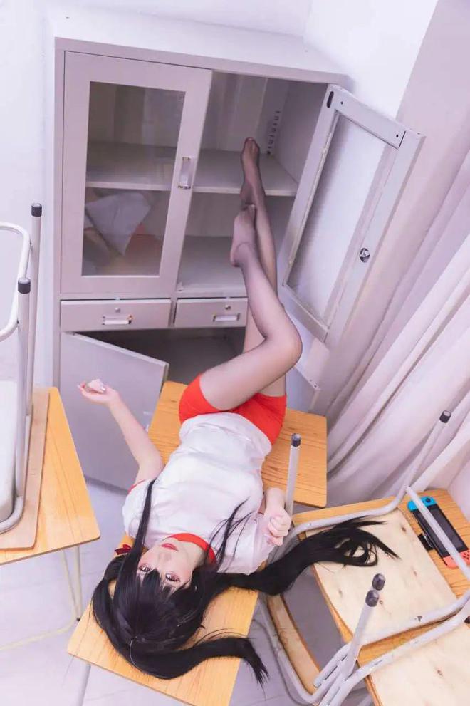 性感COS：碧蓝航线大凤体操服；似乎没有人可以拒绝得调破丝袜(图3)