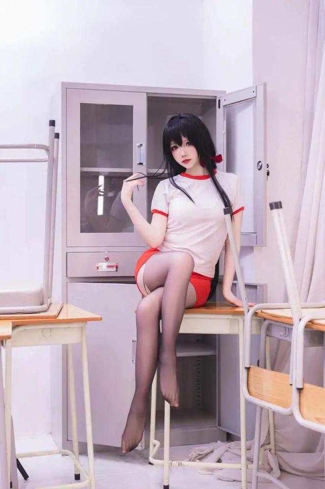 性感COS：碧蓝航线大凤体操服；似乎没有人可以拒绝得调破丝袜(图6)