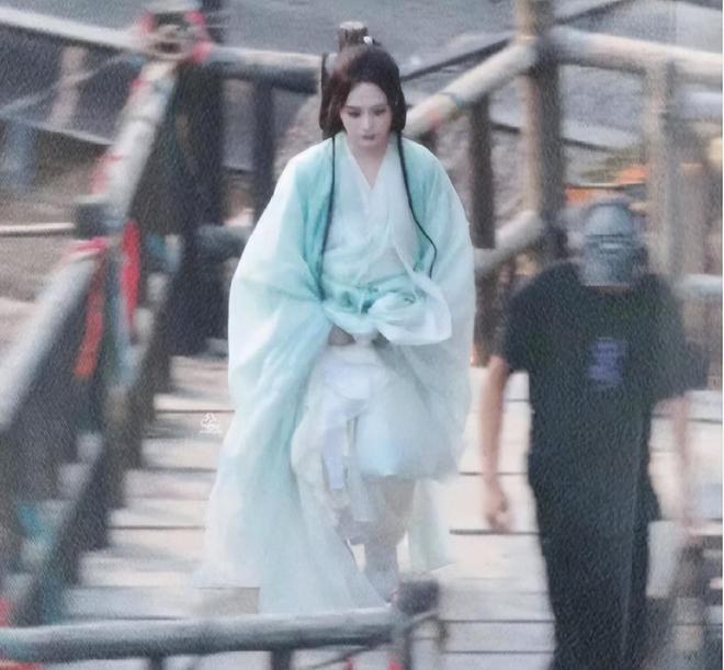 42岁阿娇：不扮嫩、不打针、人到中年演妈妈令人感叹赞美