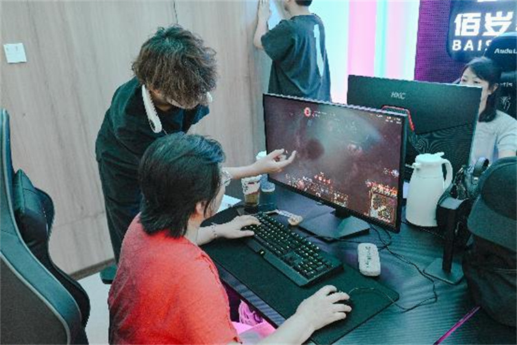 成都青羊：活到老、学到老65岁+老人充满朝气与活力(图3)
