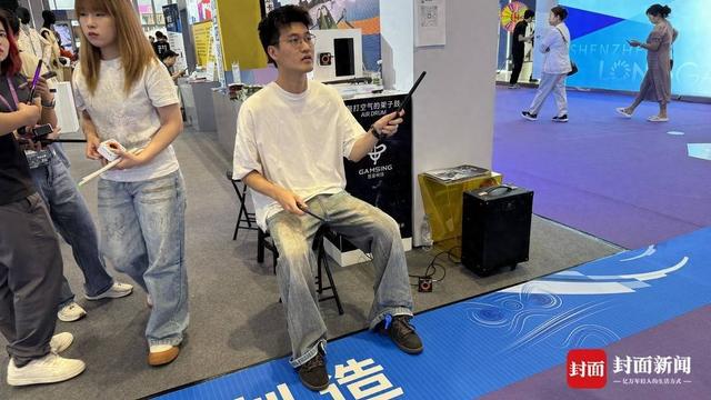 “击打空气”就能玩转架子鼓 智能乐器备受年轻人热捧｜文博向“新”(图1)
