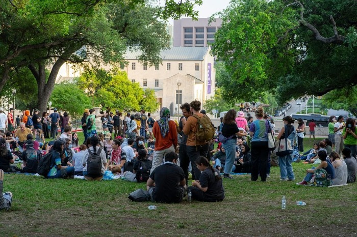 打压哈佛只是警告特朗普为啥“围剿”多所顶尖大学？(图2)