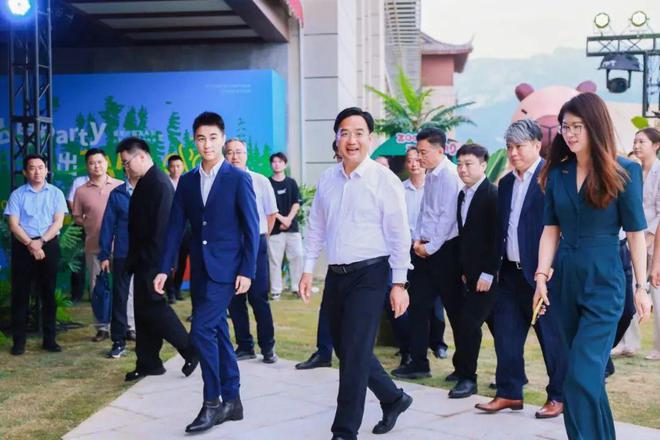 王思聪的商管公司被何猷君买走了(图1)