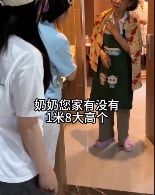 网友送奶奶去养老院发现里面有电竞房评论区：“30＋的爷爷”他们收不收？(图4)