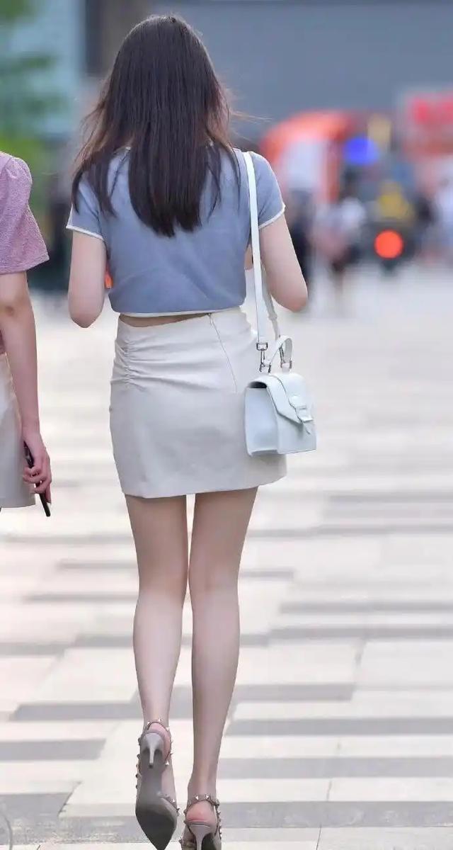 女教师上海街头怒怼偷拍老人：为老不尊街拍是自由还是性骚扰？(图4)