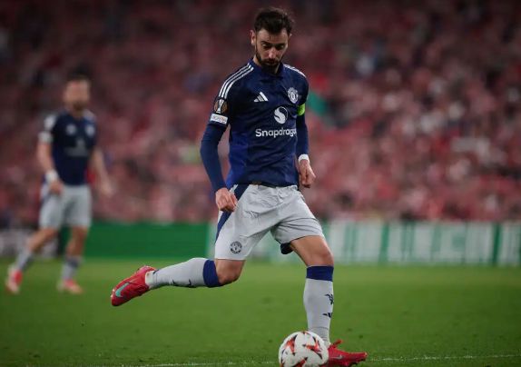米兰体育报：B费双响卡塞米罗破门 曼联3-0胜毕巴(图1)