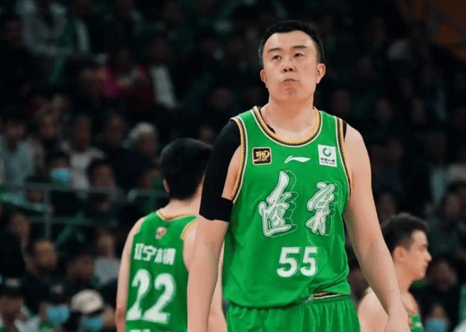 身价飙升洛夫顿下家或敲定韩德君退役首钢晋级李楠或重奖(图2)