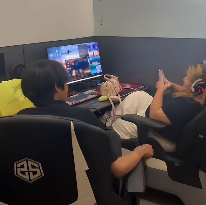 炸裂！浙江小伙网恋奔现失败被女方身材震惊网吧对峙要求还钱(图11)