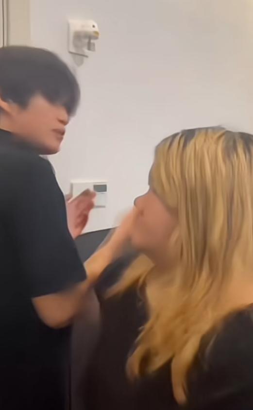 炸裂！浙江小伙网恋奔现失败被女方身材震惊网吧对峙要求还钱(图4)