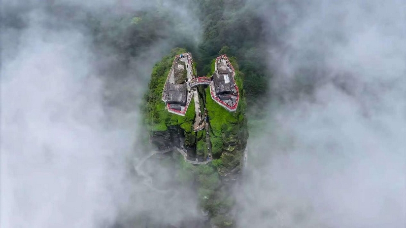 贵州梵净山：暑期旅游人气旺 迎客472万人次带火周边经济