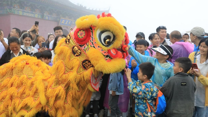 贵州梵净山：暑期旅游人气旺 迎客472万人次带火周边经济(图3)