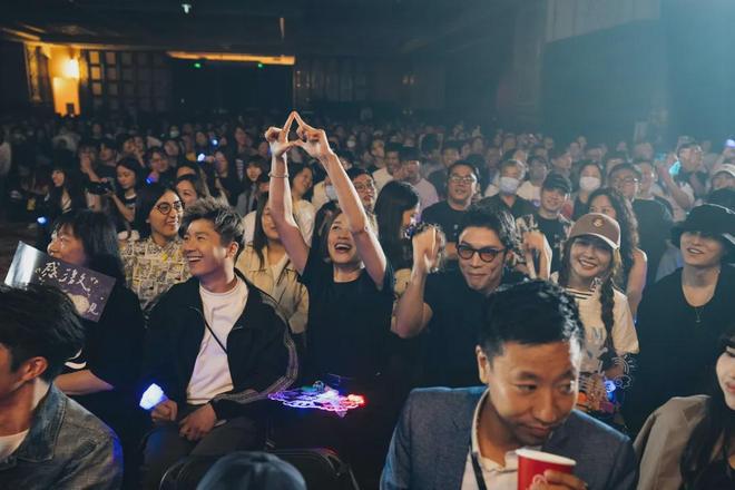 吴若希出道15年首次于澳门开骚全新形象犹如脱胎换骨获赞不绝口(图2)