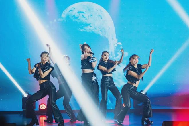 吴若希出道15年首次于澳门开骚全新形象犹如脱胎换骨获赞不绝口(图4)