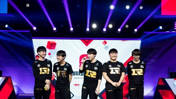 瓦手来袭山城变瓦！《无畏契约手游》掀起重庆嘉年华热潮