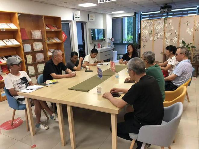 小区长出了“一尺花园”！社区“边角料”还能这么变？