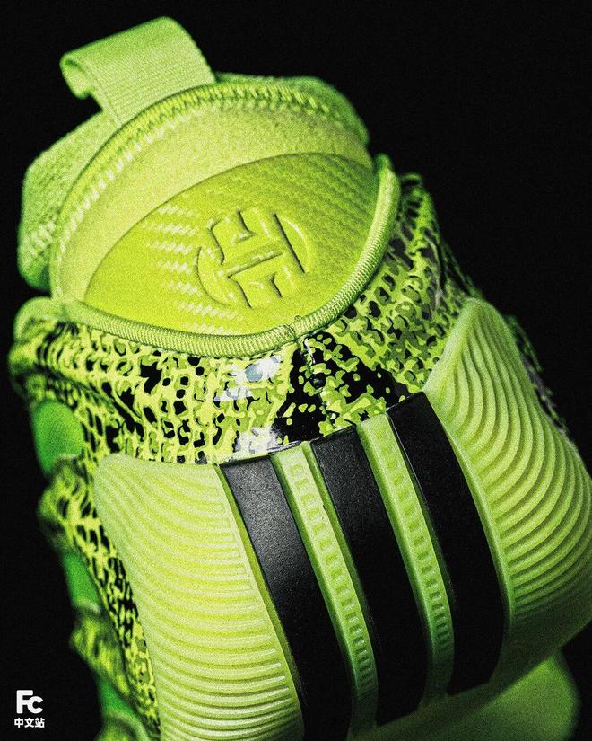 今年最骚气的「哈登战靴」悄悄登场！回头率真拉满了……(图2)