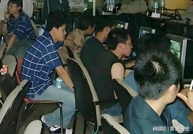 4年倒闭5万家！网吧集体熄灯那个通宵打游戏的青春彻底关机了