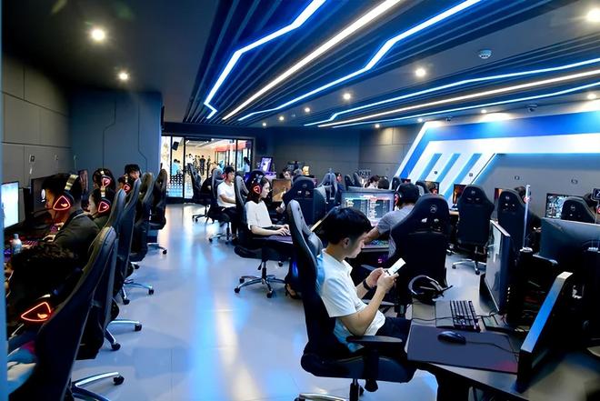 朝鲜网吧开业人满为患都能玩什么游戏？打使命召唤？(图6)