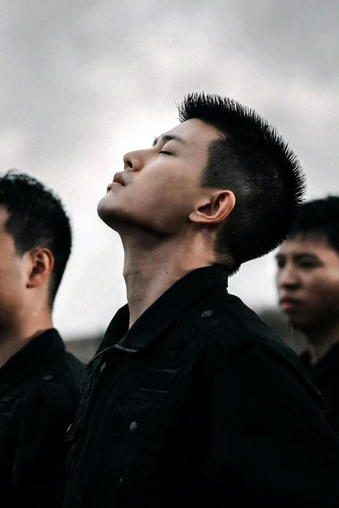 任嘉伦新剧正式杀青全素颜出镜太真实阵容强大质感很好(图3)