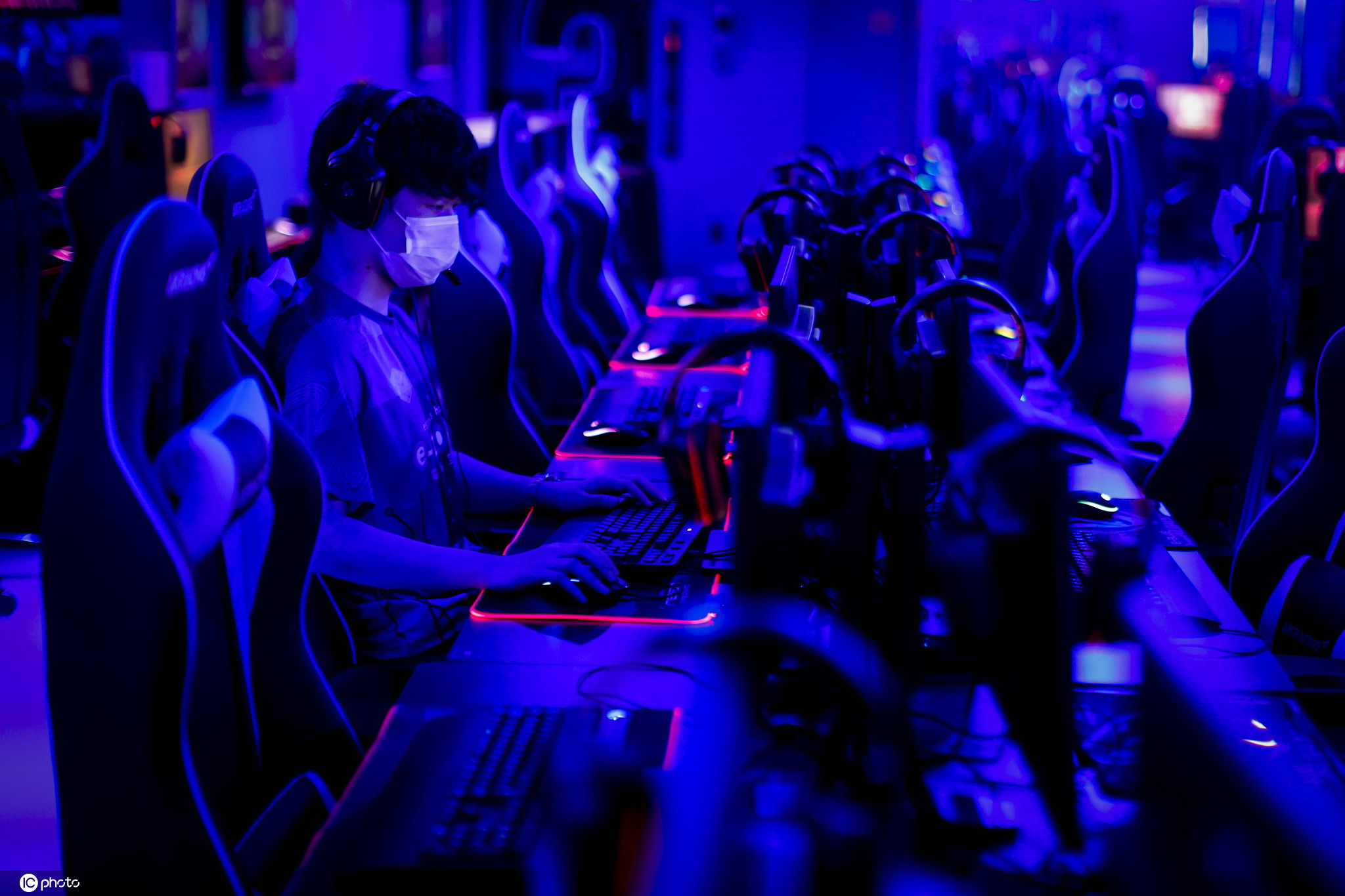 城记 2025上海电竞大师赛观察：城市让电竞从“小圈子”走向“大舞台”