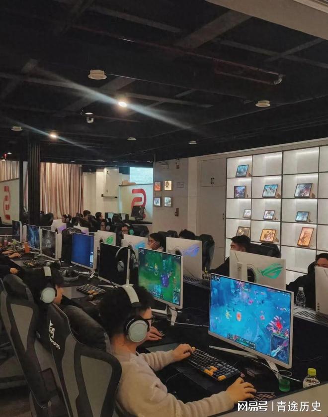 两年暴涨50%家家有电脑的时代网吧为啥突然又火了？