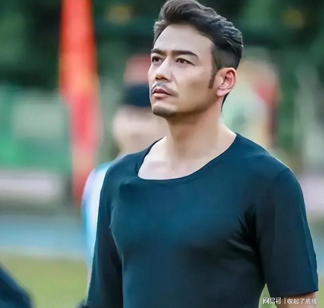 从“小包总”到查无此人杨烁的翻车路藏着娱乐圈最朴素的道理(图13)