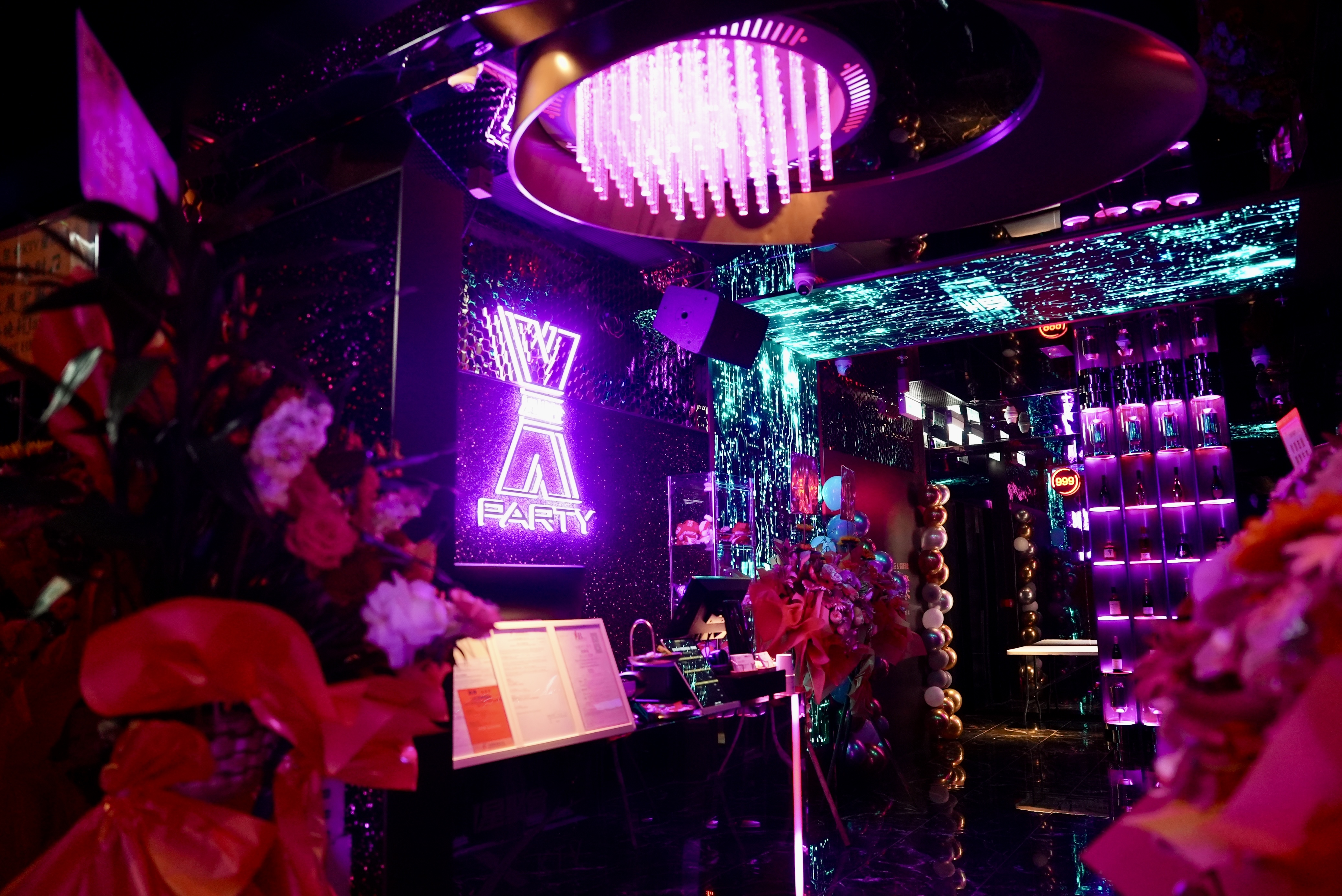 星聚会KTV中国香港双店同开引领港式娱乐社交新生态(图3)