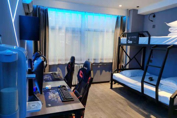 网鱼电竞酒店(青岛香江路濠洼步行街店)(图1)