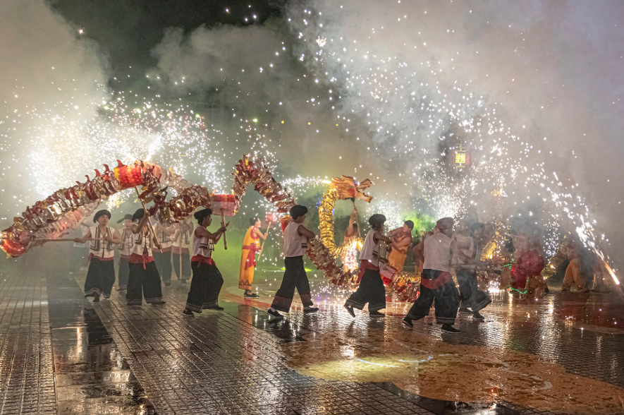 祥龙舞非遗 古县焕新颜 “龙腾金建始”舞龙大赛燃闹元宵(图2)