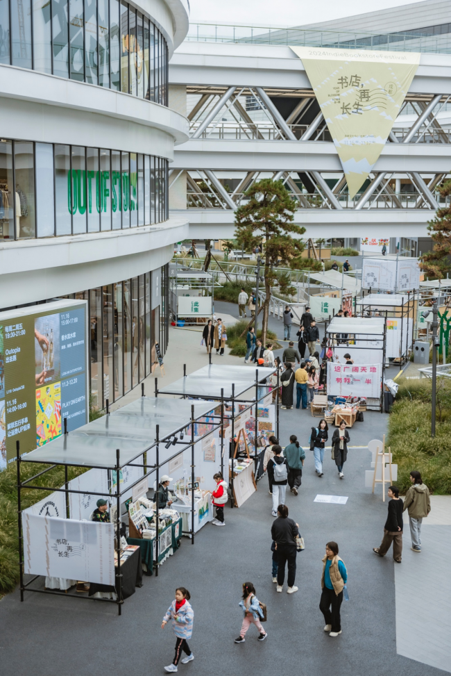 “探新成都”春季消费图景：看演出、打电竞、骑绿道……成都新消费场景让不再只是“买买买”(图1)