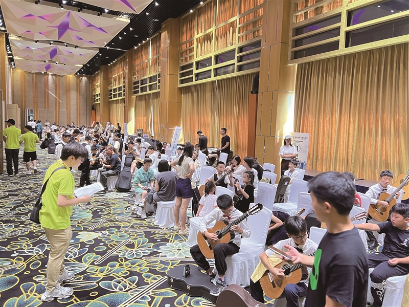 在成人陪同下未成年人能否入住电竞主题酒店？(图1)