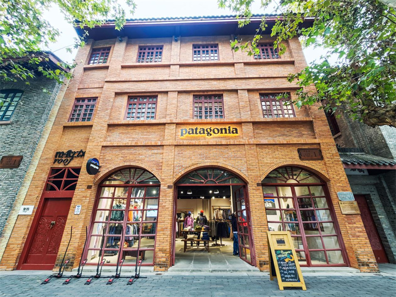 首店扎堆、场景出圈！看成都青羊如何把千年文脉变成消费新流量(图1)